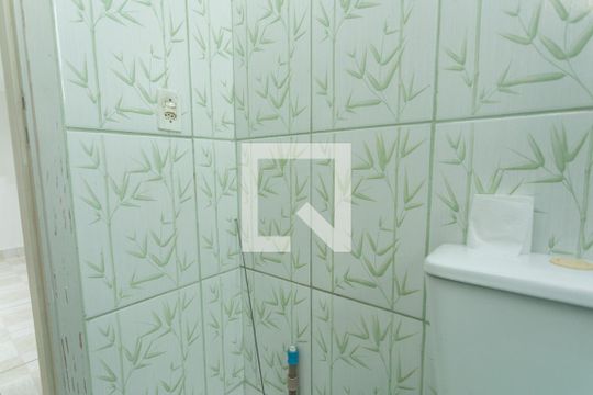 Banheiro de apartamento para alugar com 2 quartos, 43m² em Morro Santana, Porto Alegre