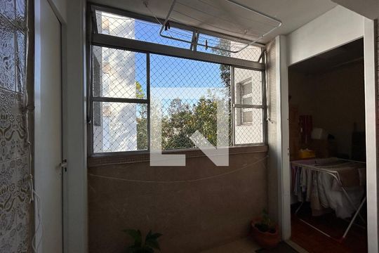 Área de Serviço de apartamento para alugar com 2 quartos, 70m² em Jardim Iris, São Paulo