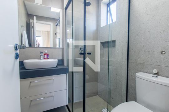 Banheiro Social de kitnet/studio à venda com 1 quarto, 19m² em Água Verde, Curitiba