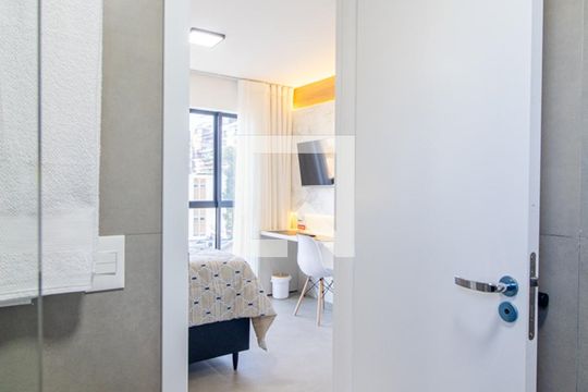 Banheiro Social de kitnet/studio à venda com 1 quarto, 19m² em Água Verde, Curitiba