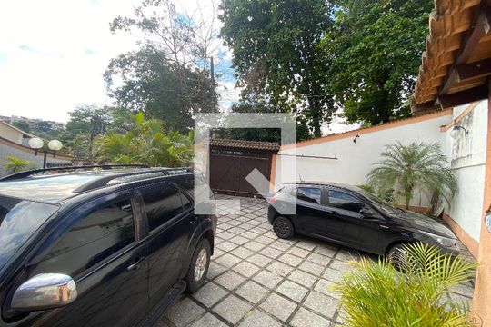 Garagem de casa à venda com 6 quartos, 513m² em Pechincha, Rio de Janeiro