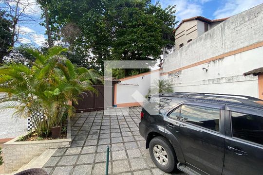 Garagem de casa à venda com 6 quartos, 513m² em Pechincha, Rio de Janeiro