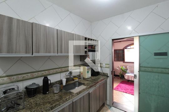 Cozinha de casa à venda com 3 quartos, 140m² em Rio Branco, Belo Horizonte