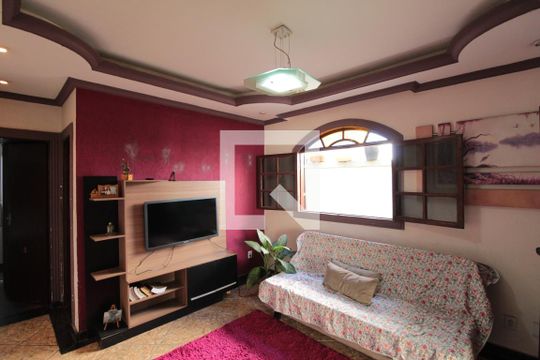 Casa à venda com 3 quartos, 140m² em Rio Branco, Belo Horizonte