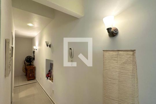 Corredor de apartamento para alugar com 2 quartos, 90m² em Copacabana, Rio de Janeiro