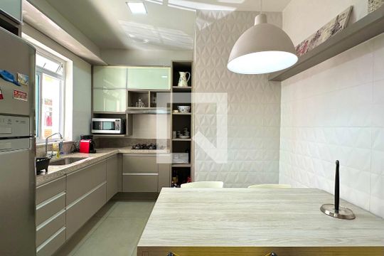 Cozinha de apartamento para alugar com 2 quartos, 90m² em Copacabana, Rio de Janeiro