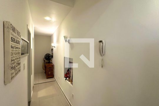 Corredor de apartamento para alugar com 2 quartos, 90m² em Copacabana, Rio de Janeiro