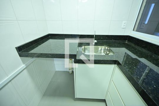 Cozinha de apartamento para alugar com 2 quartos, 42m² em Residencial 14 Bis, Goiânia