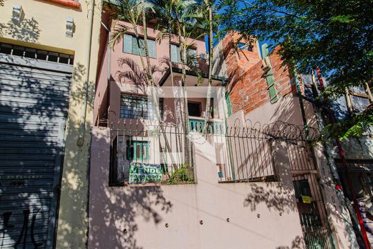 Fachada de casa à venda com 2 quartos, 216m² em Liberdade, São Paulo