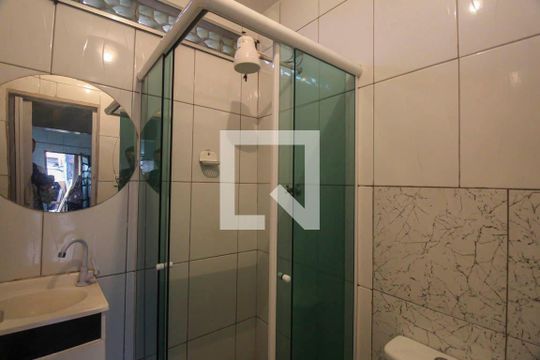 Banheiro de kitnet/studio para alugar com 1 quarto, 40m² em Jardim Angela (zona Leste), São Paulo