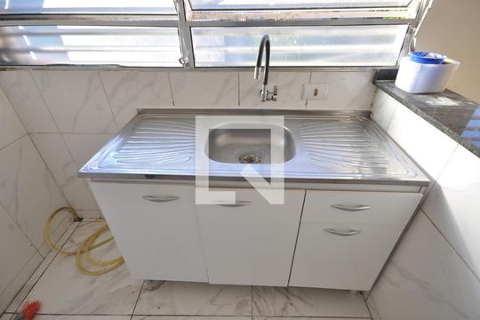 Cozinha de casa para alugar com 1 quarto, 60m² em Jardim Virginia Bianca, São Paulo