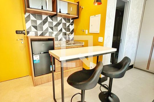 Cozinha de kitnet/studio à venda com 1 quarto, 28m² em Aclimação, São Paulo