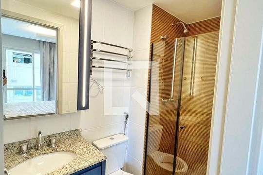 Banheiro de kitnet/studio à venda com 1 quarto, 28m² em Aclimação, São Paulo