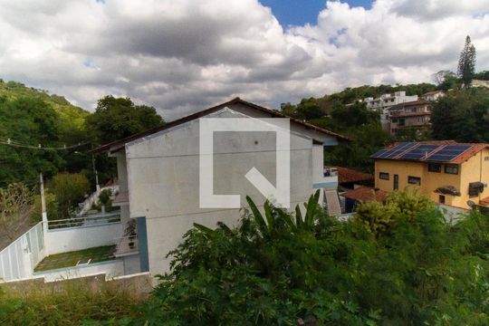 Vista Quarto 1 de casa à venda com 4 quartos, 240m² em Matapaca, Niterói