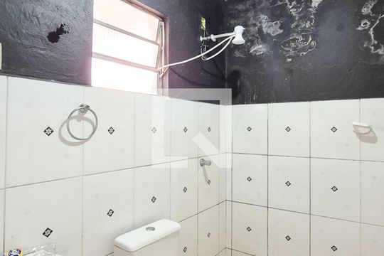 Banheiro social de casa à venda com 1 quarto, 40m² em Batistini, São Bernardo do Campo