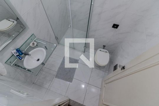 Banheiro Social de apartamento à venda com 3 quartos, 206m² em Copacabana, Rio de Janeiro