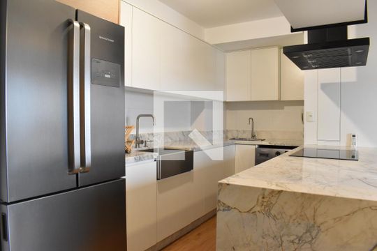 Cozinha de apartamento à venda com 2 quartos, 66m² em Centro, Curitiba