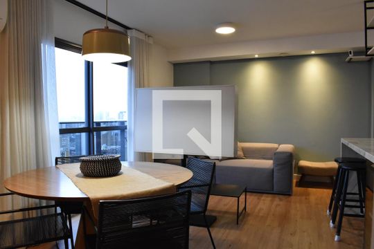 Sala de apartamento à venda com 2 quartos, 66m² em Centro, Curitiba