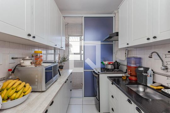 Cozinha de apartamento à venda com 2 quartos, 50m² em Parque Fongaro, São Paulo