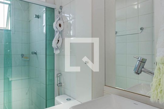 Banheiro de apartamento à venda com 2 quartos, 50m² em Parque Fongaro, São Paulo