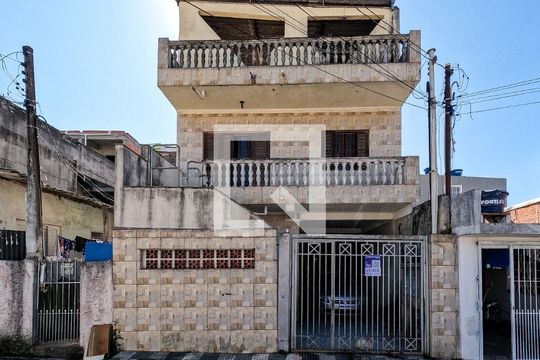 Fachada de casa à venda com 5 quartos, 111m² em Vila Herminia, São Paulo