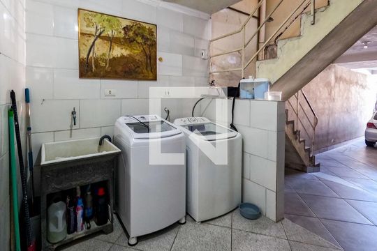 Área de Serviço 2 de casa à venda com 5 quartos, 111m² em Vila Herminia, São Paulo