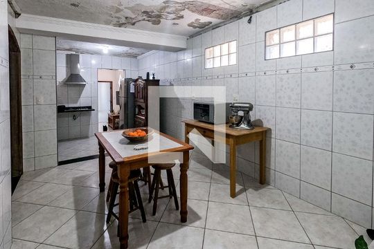 Cozinha 1 de casa à venda com 5 quartos, 111m² em Vila Herminia, São Paulo