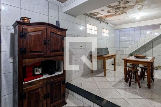 Cozinha 1 de casa à venda com 5 quartos, 111m² em Vila Herminia, São Paulo