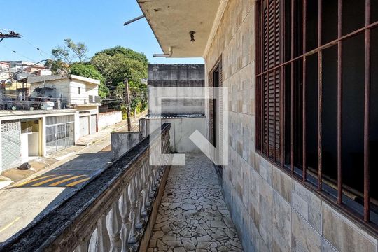 Corredor Externo de casa à venda com 5 quartos, 111m² em Vila Herminia, São Paulo