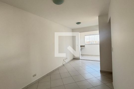 Sala de apartamento à venda com 2 quartos, 60m² em Campestre, Santo André