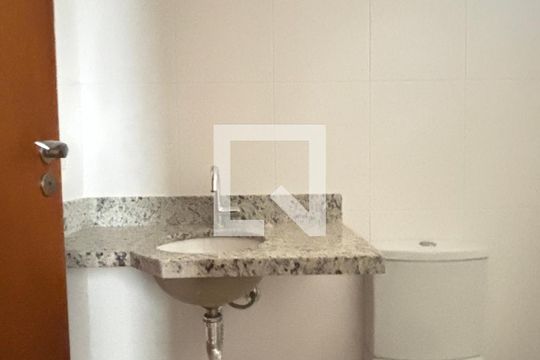 Banheiro da Suíte de apartamento à venda com 2 quartos, 60m² em Campestre, Santo André