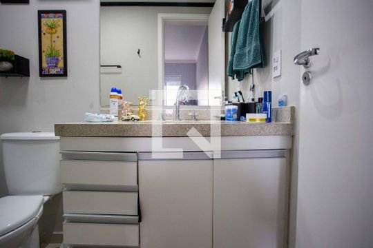 Banheiro da Suíte de apartamento à venda com 2 quartos, 65m² em Centro, Diadema