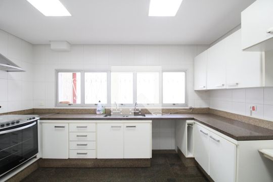 Cozinha de casa à venda com 4 quartos, 374m² em Vila Morumbi, São Paulo