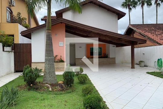 Fachada de casa de condomínio à venda com 3 quartos, 396m² em Residencial Quatro (alphaville), Santana de Parnaíba