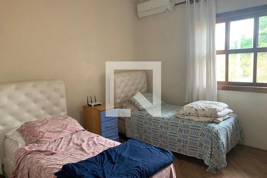 Quarto 2 de casa de condomínio à venda com 3 quartos, 396m² em Residencial Quatro (alphaville), Santana de Parnaíba