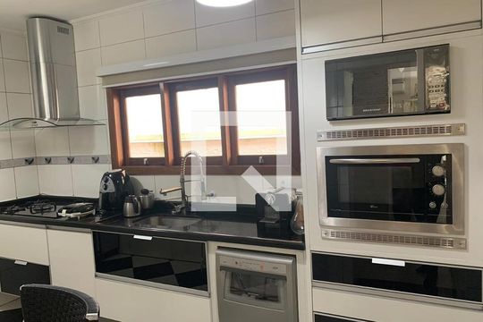 Cozinha de casa de condomínio à venda com 3 quartos, 396m² em Residencial Quatro (alphaville), Santana de Parnaíba