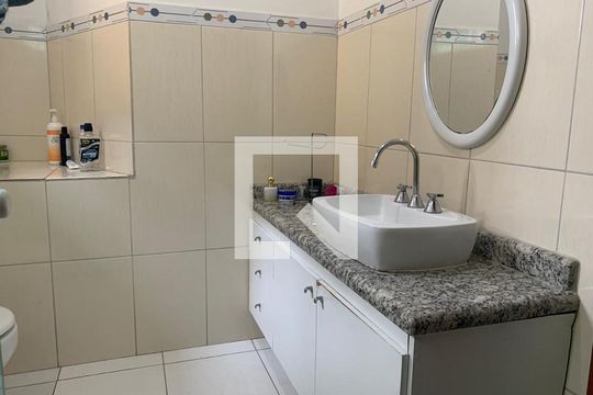Banheiro 1 de casa de condomínio à venda com 3 quartos, 396m² em Residencial Quatro (alphaville), Santana de Parnaíba