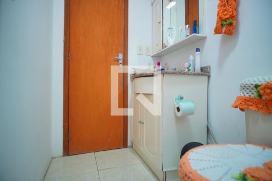 Banheiro Corredor de apartamento para alugar com 2 quartos, 55m² em Mont’serrat, Porto Alegre