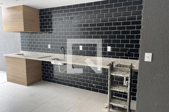 Casa à venda com 3 quartos, 103m² em Vila Carrão, São Paulo