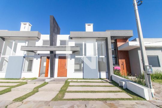 Fachada de casa de condomínio à venda com 3 quartos, 92m² em Hípica, Porto Alegre