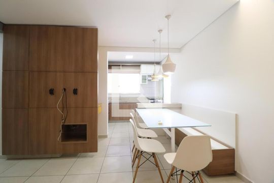Sala de apartamento para alugar com 2 quartos, 58m² em Daniel Fonseca, Uberlândia