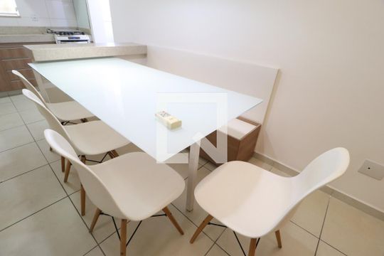 Sala de apartamento para alugar com 2 quartos, 58m² em Daniel Fonseca, Uberlândia