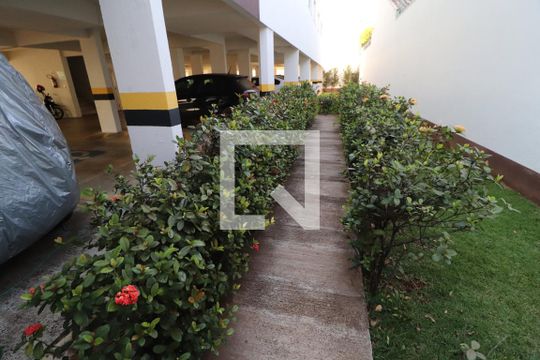 Hall de entrada de apartamento para alugar com 2 quartos, 58m² em Daniel Fonseca, Uberlândia