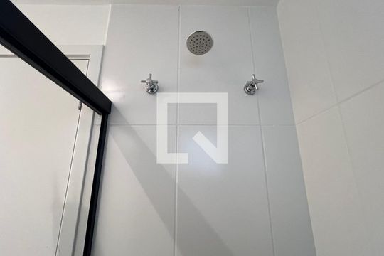 Banheiro de apartamento para alugar com 2 quartos, 58m² em Pinheiros, São Paulo