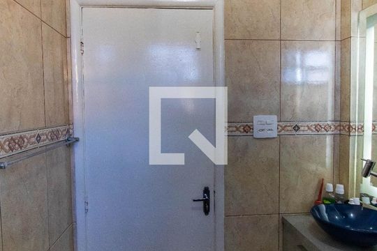 Banheiro de apartamento à venda com 2 quartos, 63m² em São Lourenço, Niterói