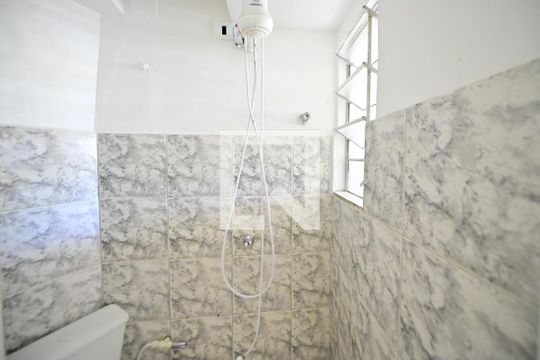 Banheiro de kitnet/studio para alugar com 1 quarto, 15m² em Setor Leste Vila Nova, Goiânia