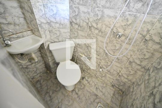 Banheiro de kitnet/studio para alugar com 1 quarto, 15m² em Setor Leste Vila Nova, Goiânia