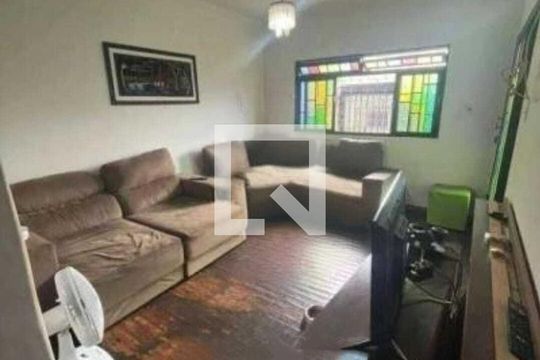 Casa para alugar com 3 quartos, 220m² em Coração Eucarístico, Belo Horizonte
