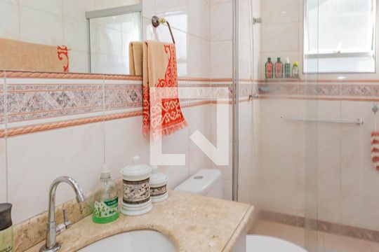 Banheiro de apartamento à venda com 2 quartos, 64m² em Jardim Santa Emilia, São Paulo