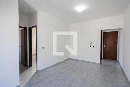 Sala de apartamento para alugar com 2 quartos, 56m² em Segismundo Pereira, Uberlândia